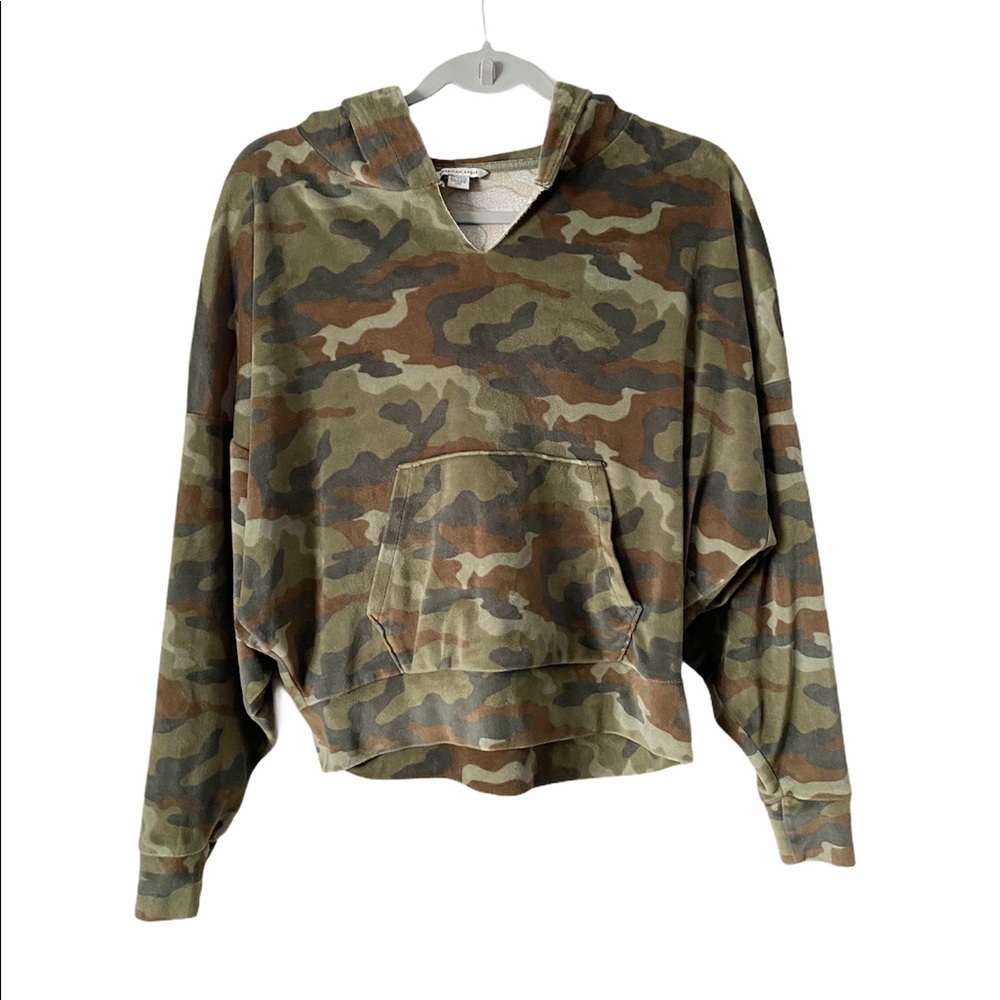 NWOT American Eagle Camo Cropped Hoodie